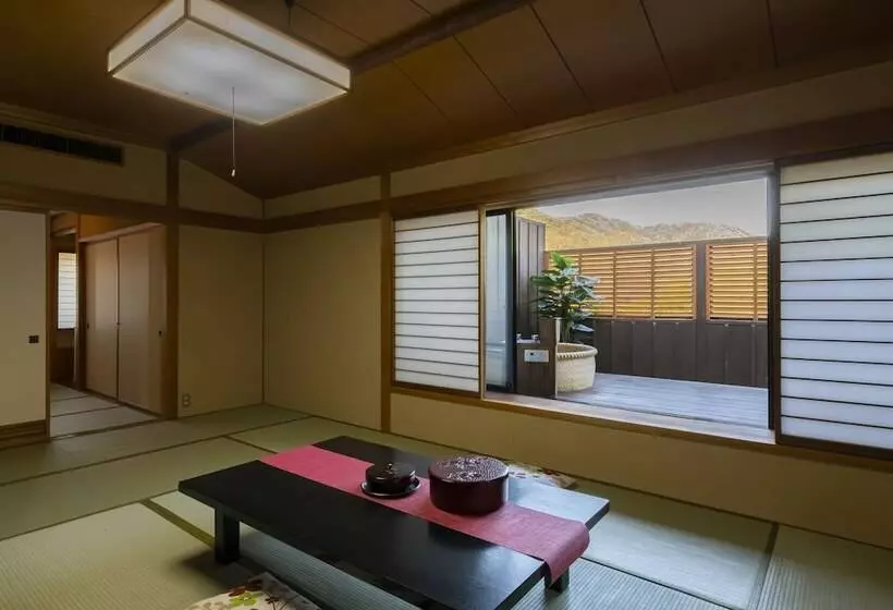 旅館 Hanahasuonnsenn Somayama