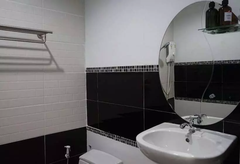 Hotelli Chaiyai River Front