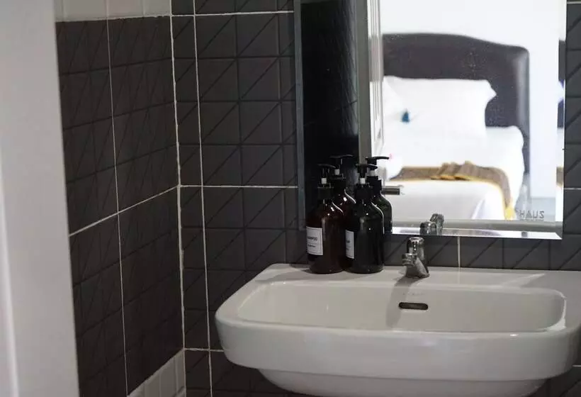 Hotelli Chaiyai River Front