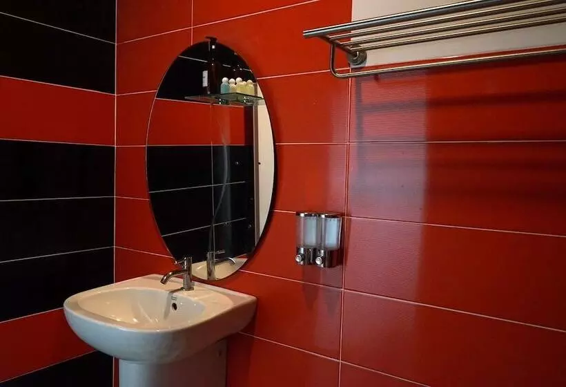 Hotelli Chaiyai River Front