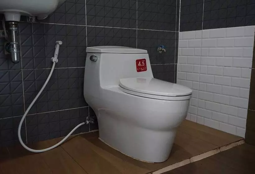 Hotelli Chaiyai River Front