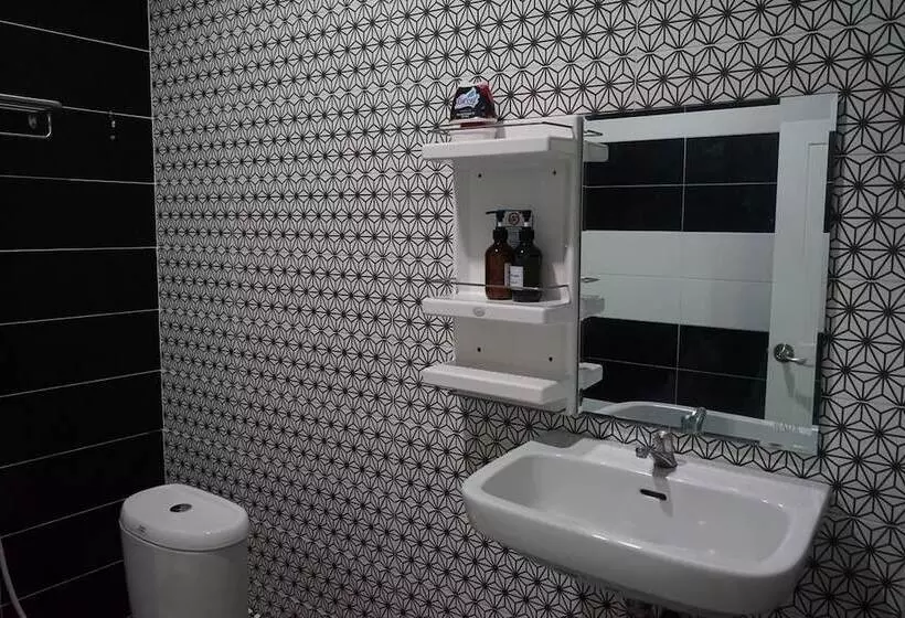 Hotelli Chaiyai River Front