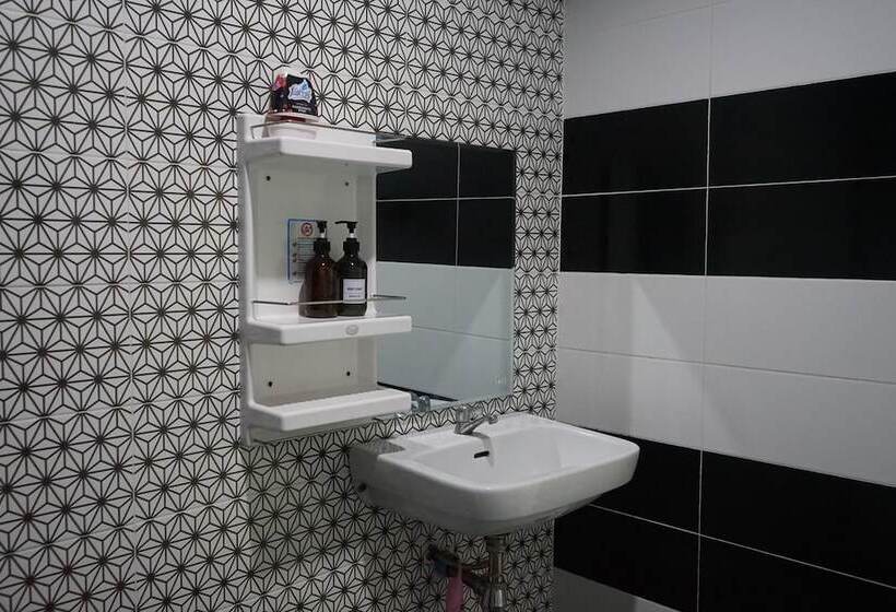 Hotel Chaiyai River Front