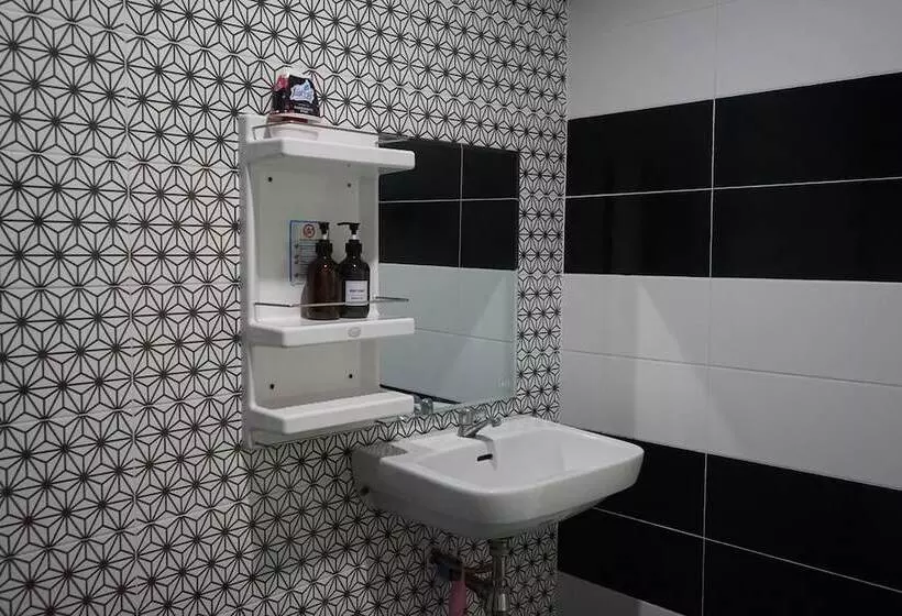 Hotelli Chaiyai River Front