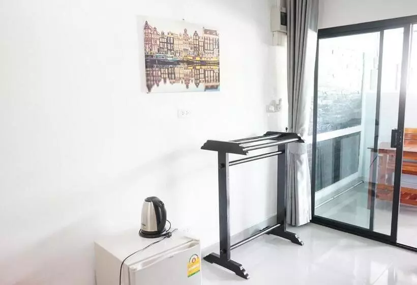 Hotelli Chaiyai River Front