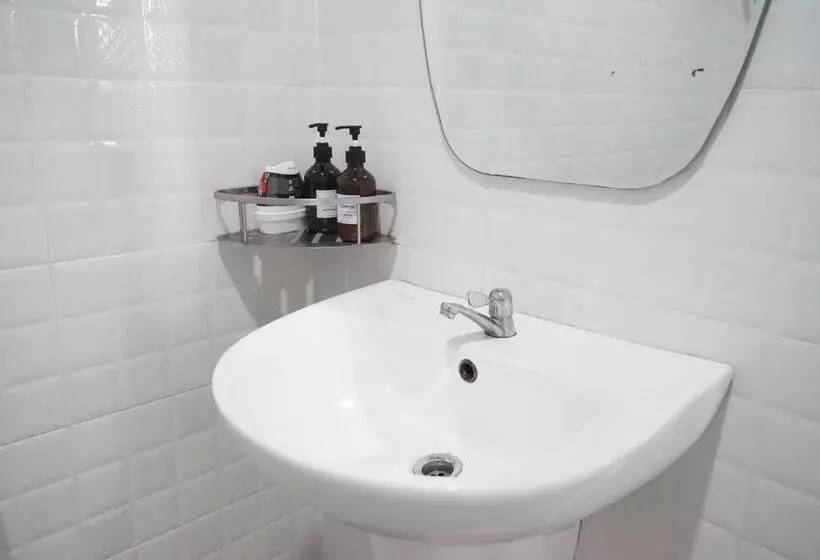 Hotelli Chaiyai River Front