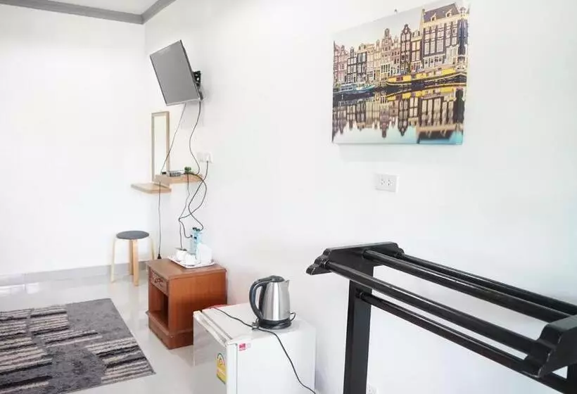 Hotelli Chaiyai River Front