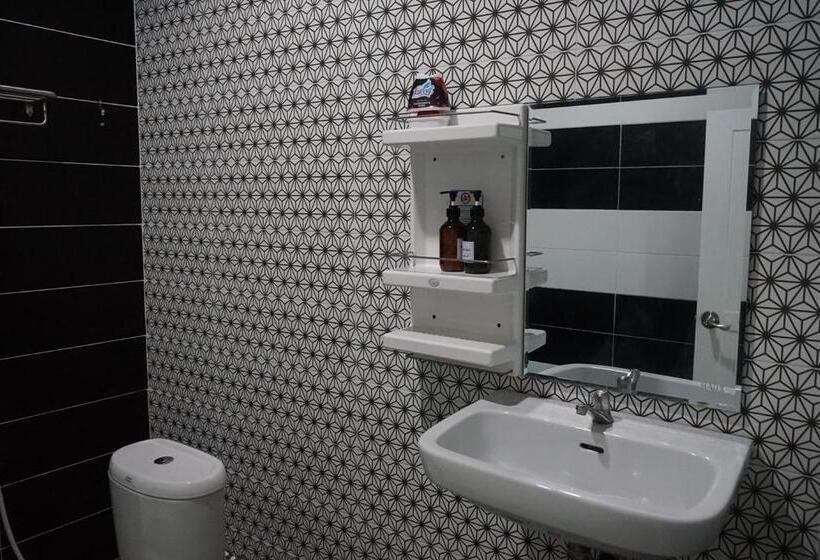 Hotel Chaiyai River Front