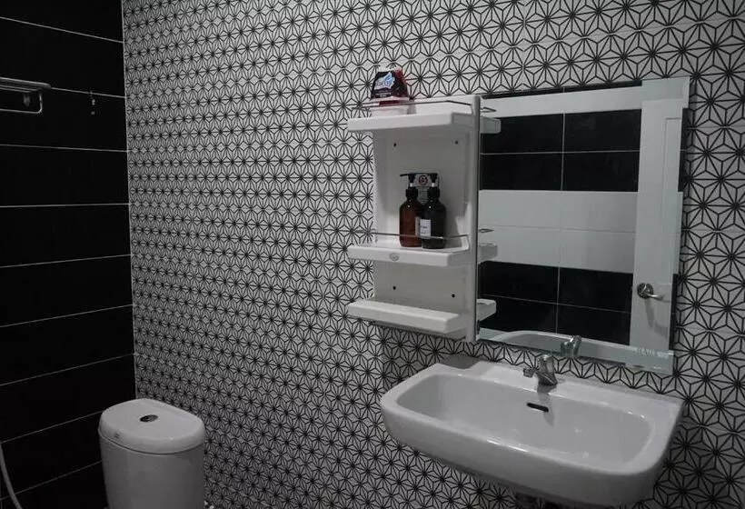 Hotelli Chaiyai River Front