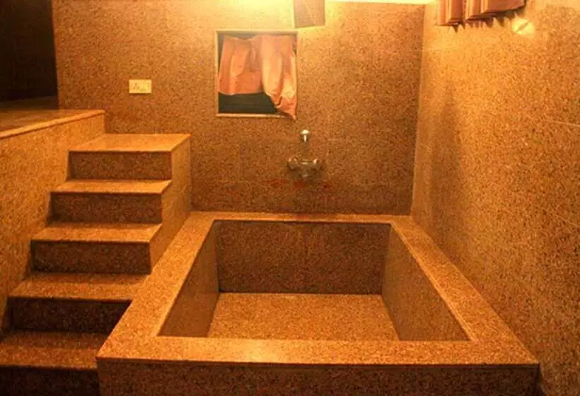 Hotelli Lsq Luxuria Villa
