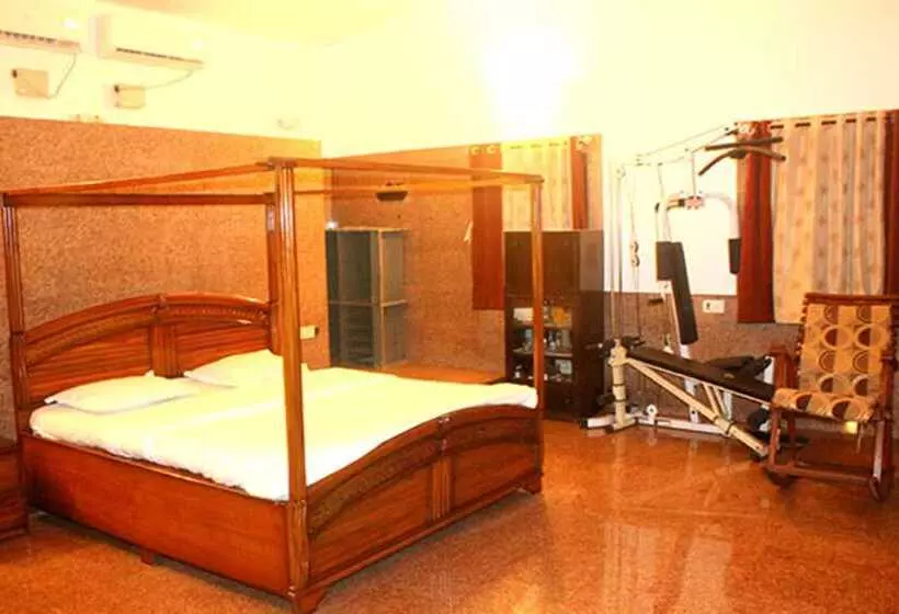 Hotelli Lsq Luxuria Villa