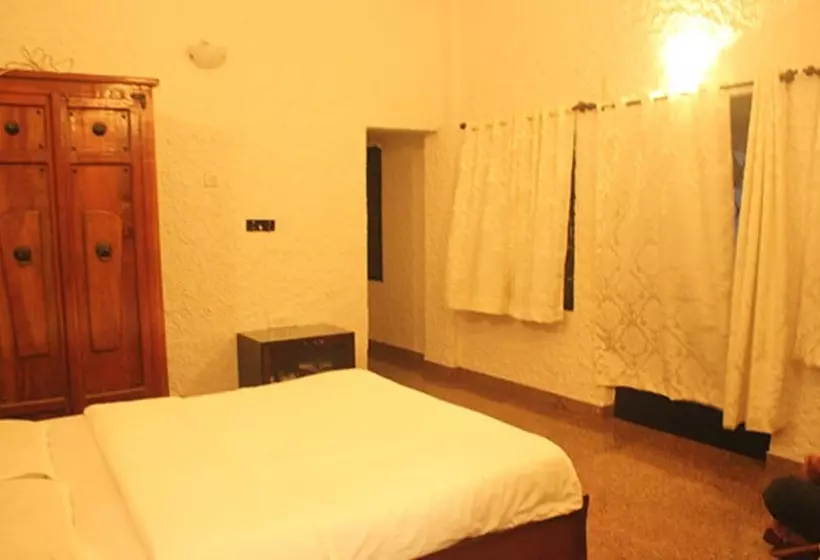 Hotelli Lsq Luxuria Villa