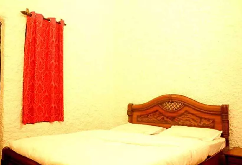 Hotelli Lsq Luxuria Villa
