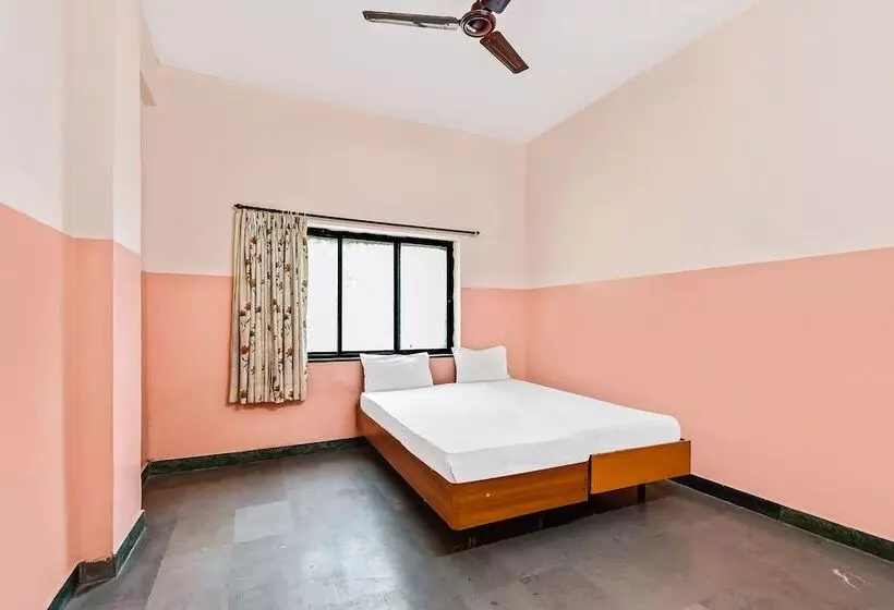 ホテル Spot On 48601 Shivneri Lodge
