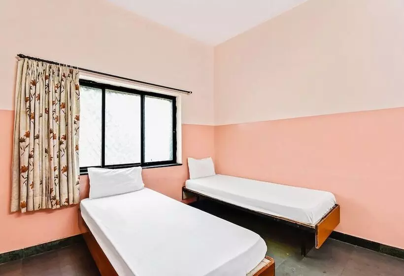 ホテル Spot On 48601 Shivneri Lodge