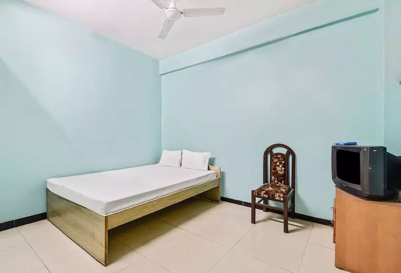 ホテル Spot On 48601 Shivneri Lodge