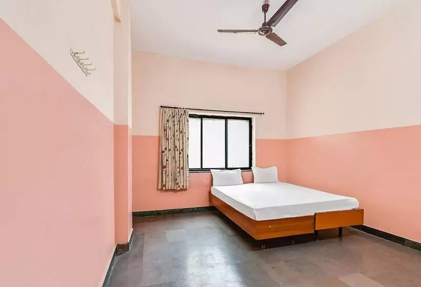 ホテル Spot On 48601 Shivneri Lodge