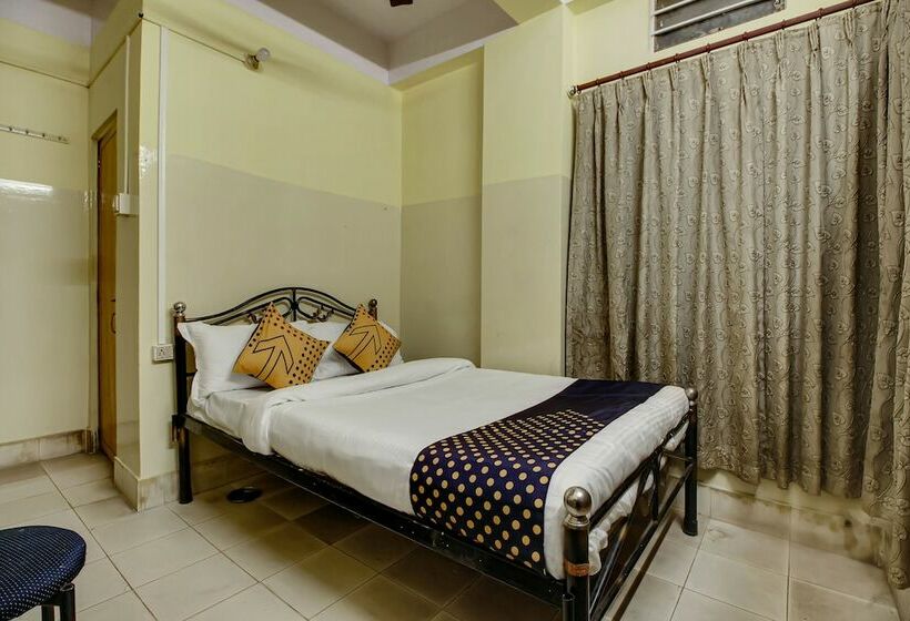 Spot On 60241 Hotel Hollywood