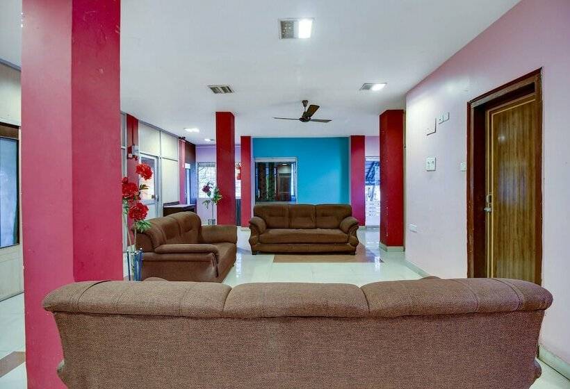 Spot On 60241 Hotel Hollywood