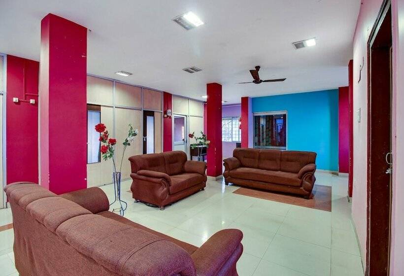 Spot On 60241 Hotel Hollywood