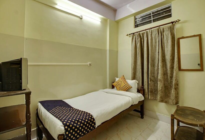 Spot On 60241 Hotel Hollywood