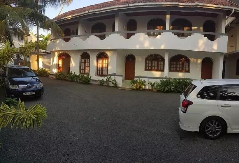 Majatalo Palm Hill Guest House