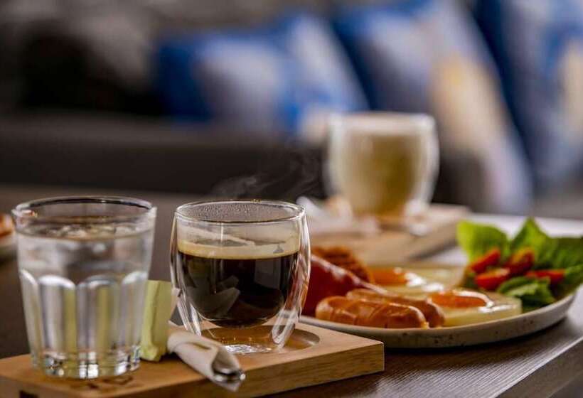 Tolopoti Hotel & Resort