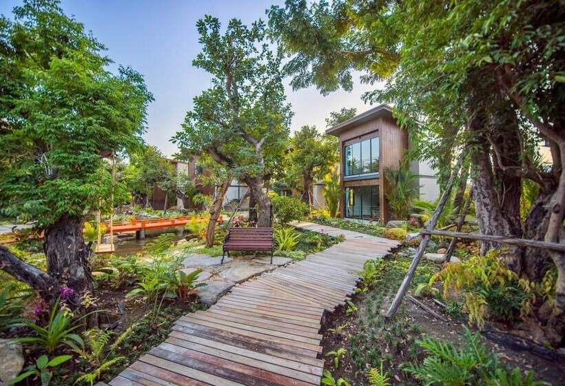 Tolopoti Hotel & Resort