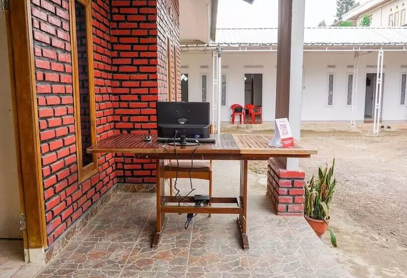 ユースホステル Cempaka Homestay By Oyo Rooms