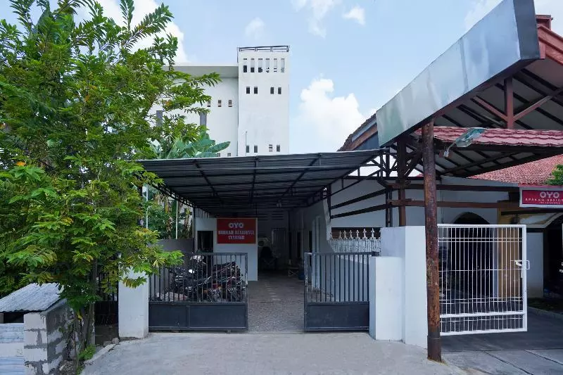 Alberg Spot On 2479 Berkah Residence Syariah