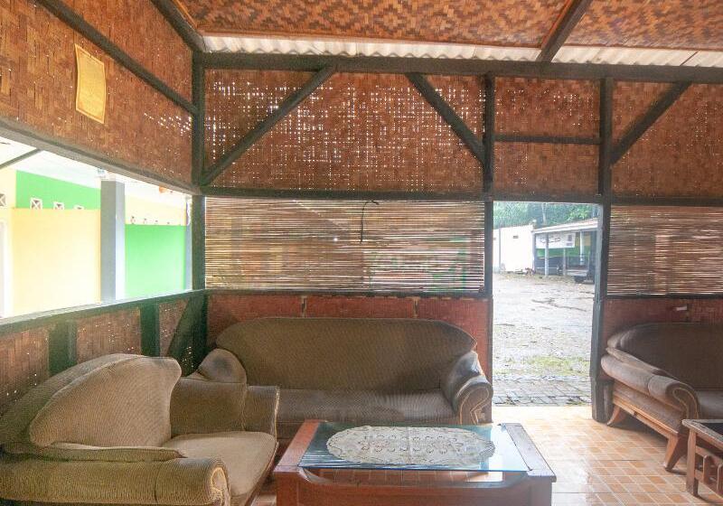 Общежитие Spot On 2501 Rendy Putra Malingping