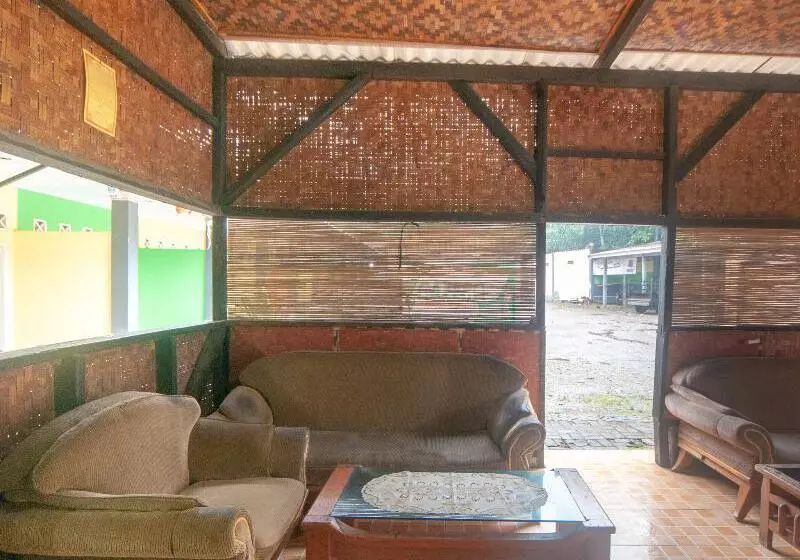 ユースホステル Spot On 2501 Rendy Putra Malingping