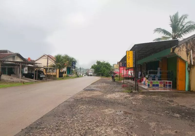 ユースホステル Spot On 2501 Rendy Putra Malingping