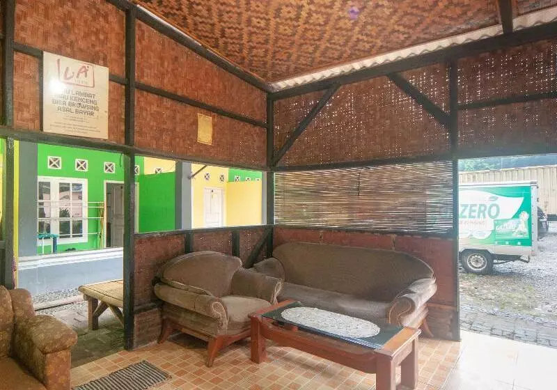 ユースホステル Spot On 2501 Rendy Putra Malingping