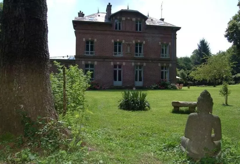 Aamiaismajoitus (B&B) Le Manoir Du Ménillet