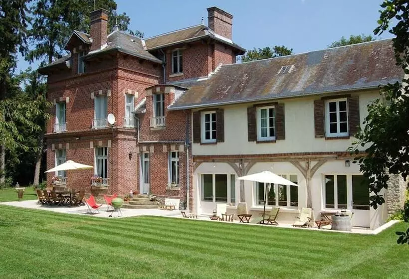 Aamiaismajoitus (B&B) Le Manoir Du Ménillet