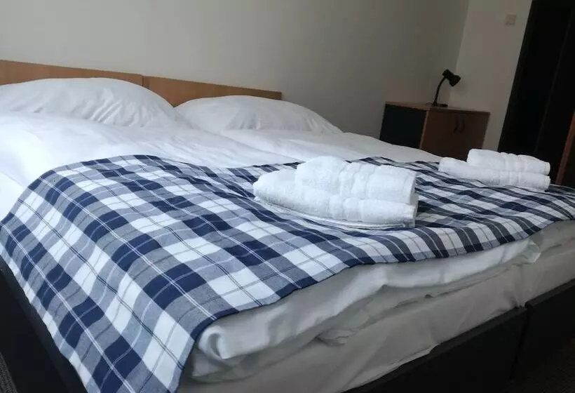 هتل Hláska