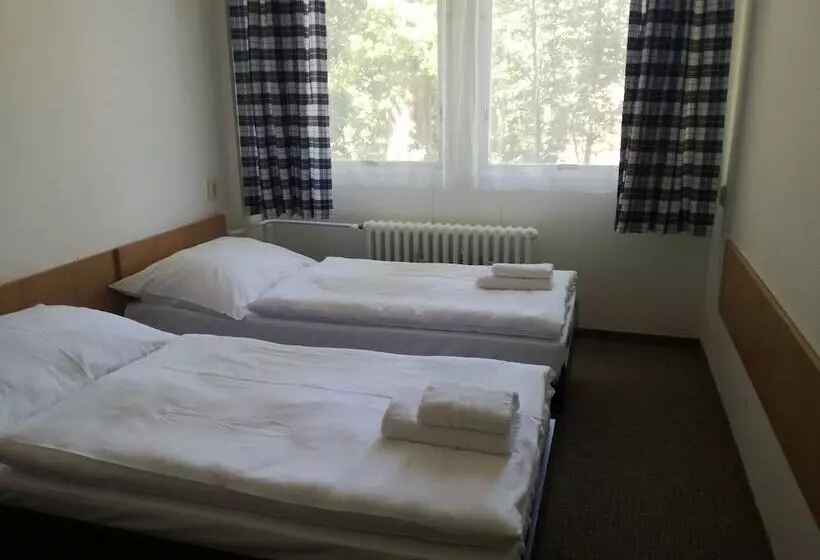 هتل Hláska