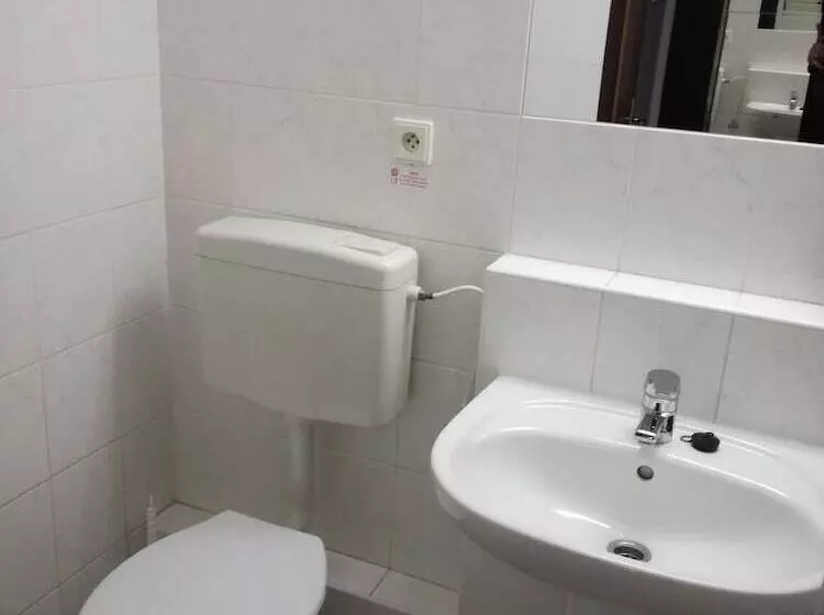 هتل Hláska