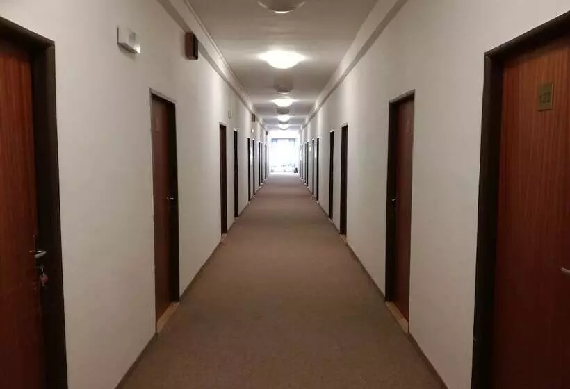 هتل Hláska