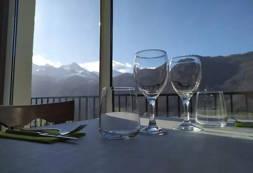 هتل Hôtel Restaurant Les Cimes