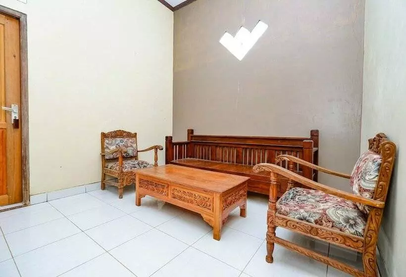 Hotelli Lisshaffa Homestay By Oyo Rooms