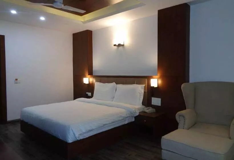 هتل Splendour Clarks Inn