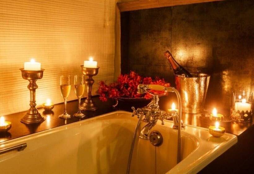 Отель Taylors Hill Boutique