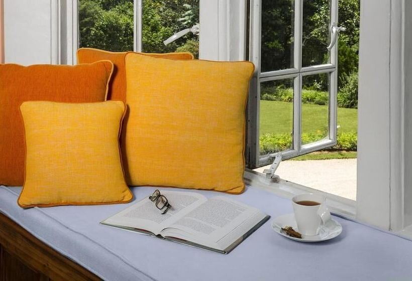 Отель Taylors Hill Boutique