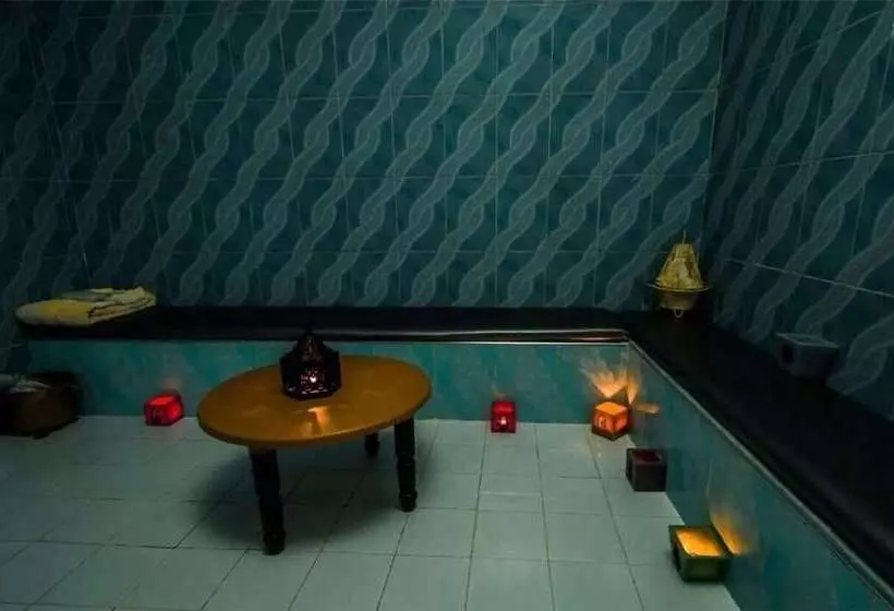 Majatalo Titrite De L'atlas