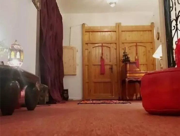 Majatalo Titrite De L'atlas