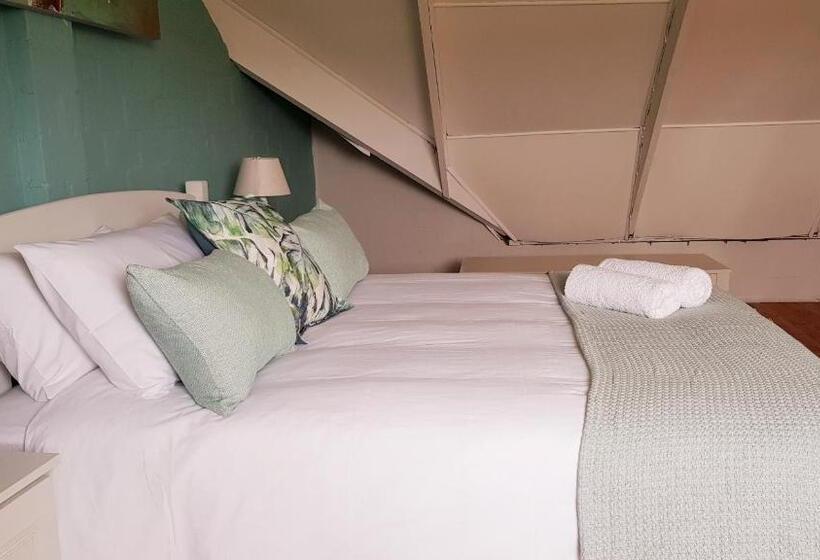 بنسيون West Coast Seaside Getaway