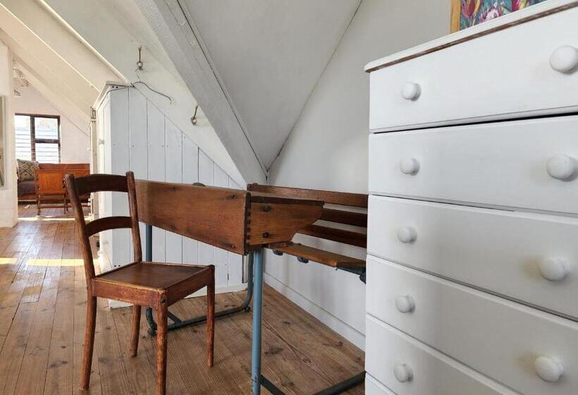 بنسيون West Coast Seaside Getaway