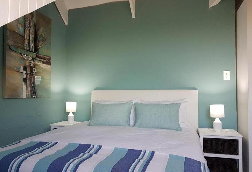 بنسيون West Coast Seaside Getaway